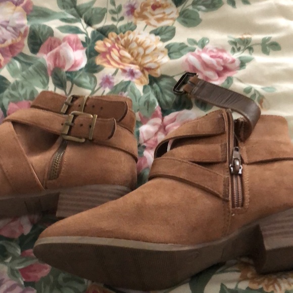 Steve Madden size 4 - Picture 4 of 8